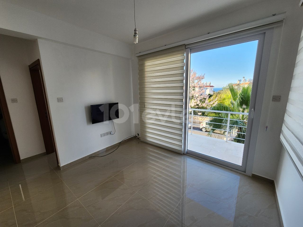 Opportunity for sale in Alsancak 2+1 apartment in a complex with pool