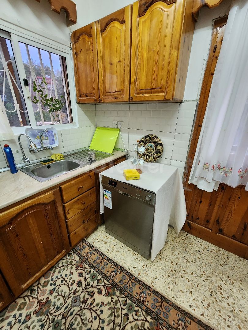 Detached House To Rent in Karşıyaka, Kyrenia