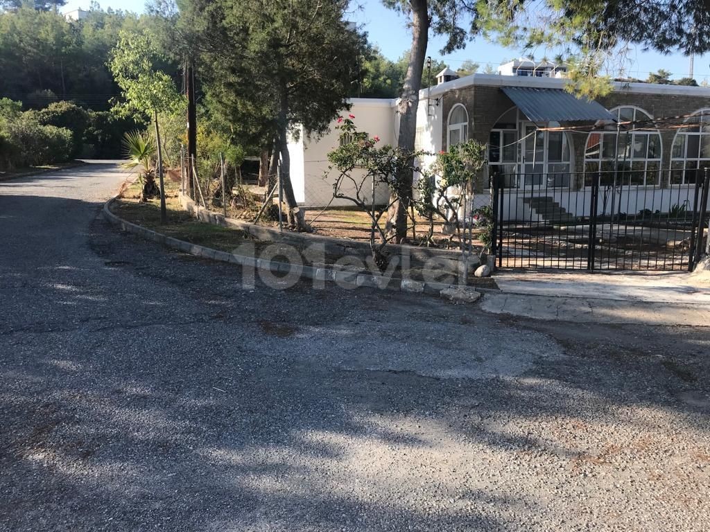 Detached House To Rent in Karşıyaka, Kyrenia