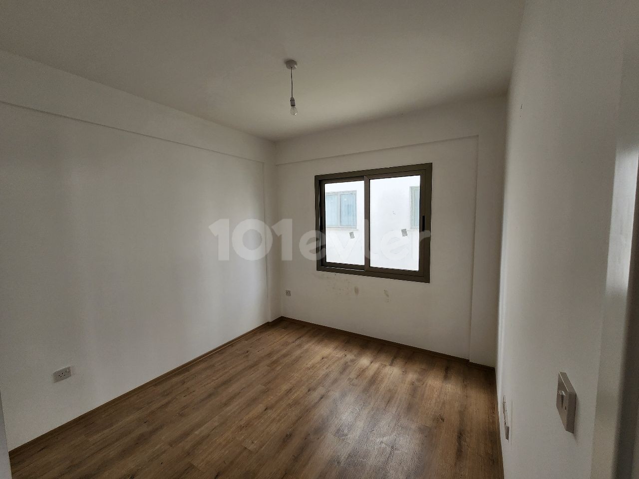 Новая квартира 2+1 без мебели на продажу в Лапте