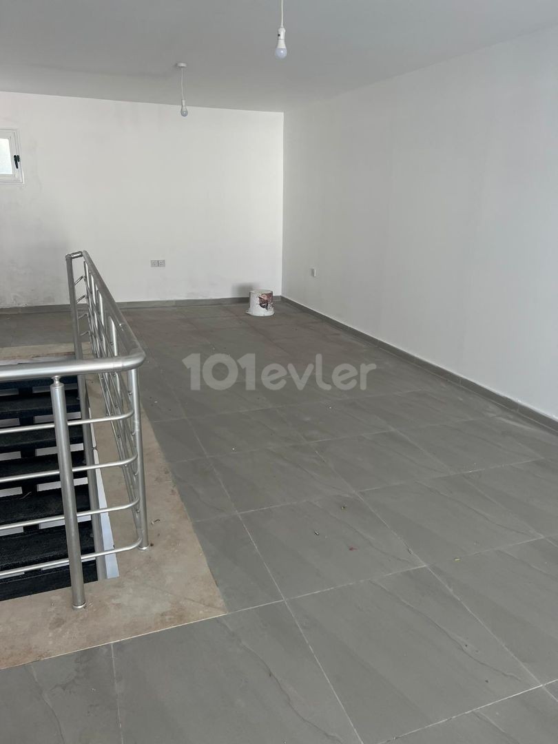 GİRNE MERKEZ DE KİRALIK DÜKKANLAR 150M2