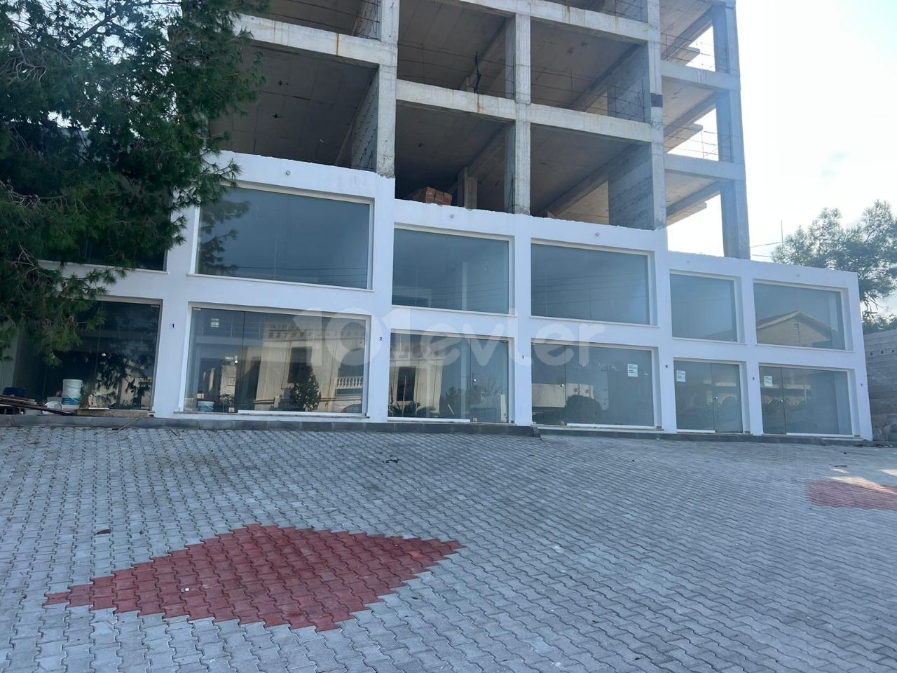 GİRNE MERKEZ DE KİRALIK DÜKKANLAR 150M2