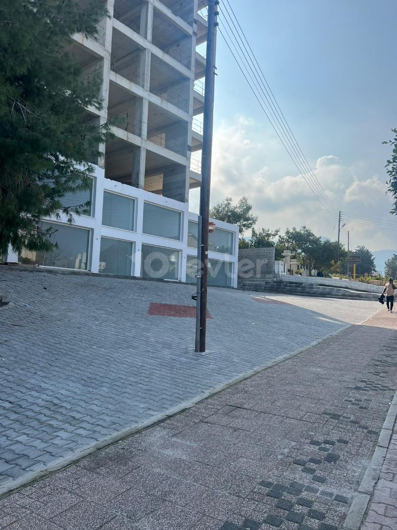 GİRNE MERKEZ DE KİRALIK DÜKKANLAR 150M2