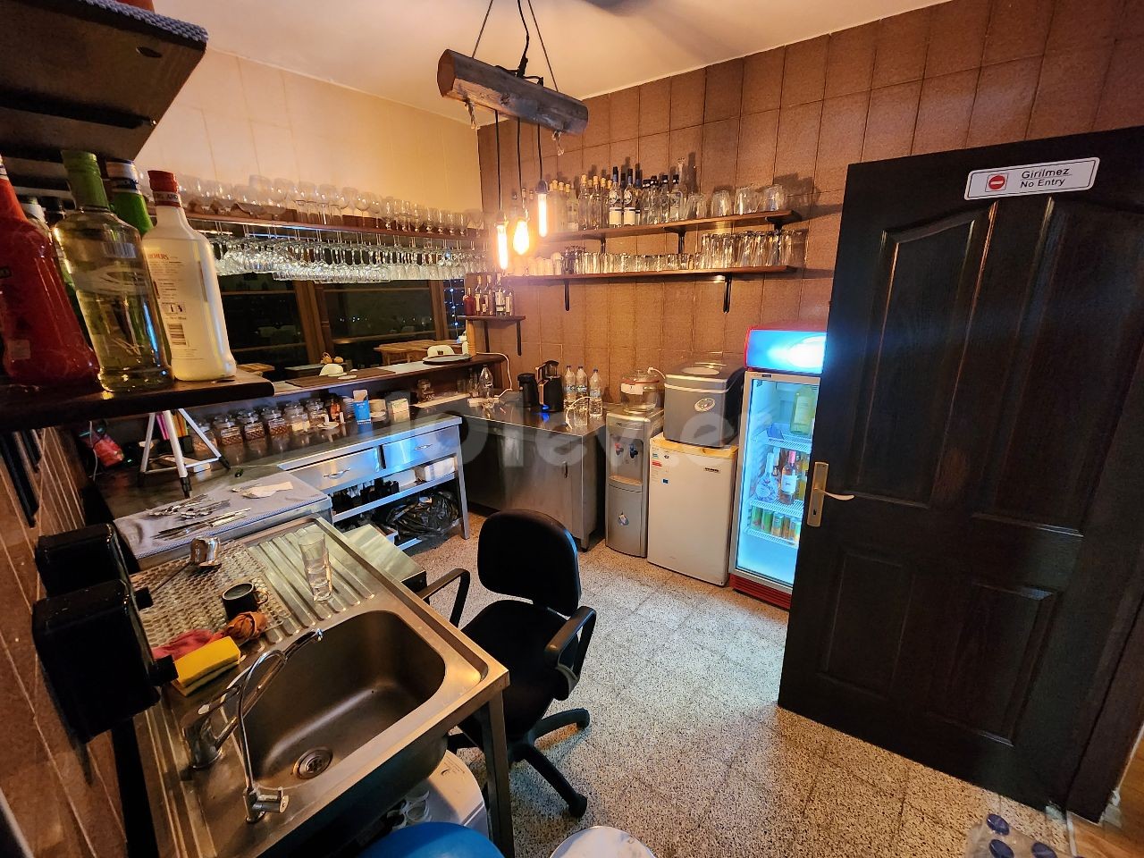 RESTAURANT FOR SALE IN WORKING CONDITION