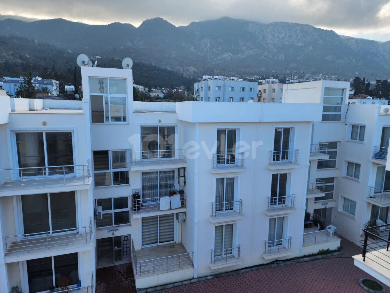 FOR SALE ALSANCAK 2+1 APARTMENT (COMPLEX WITH POOL)