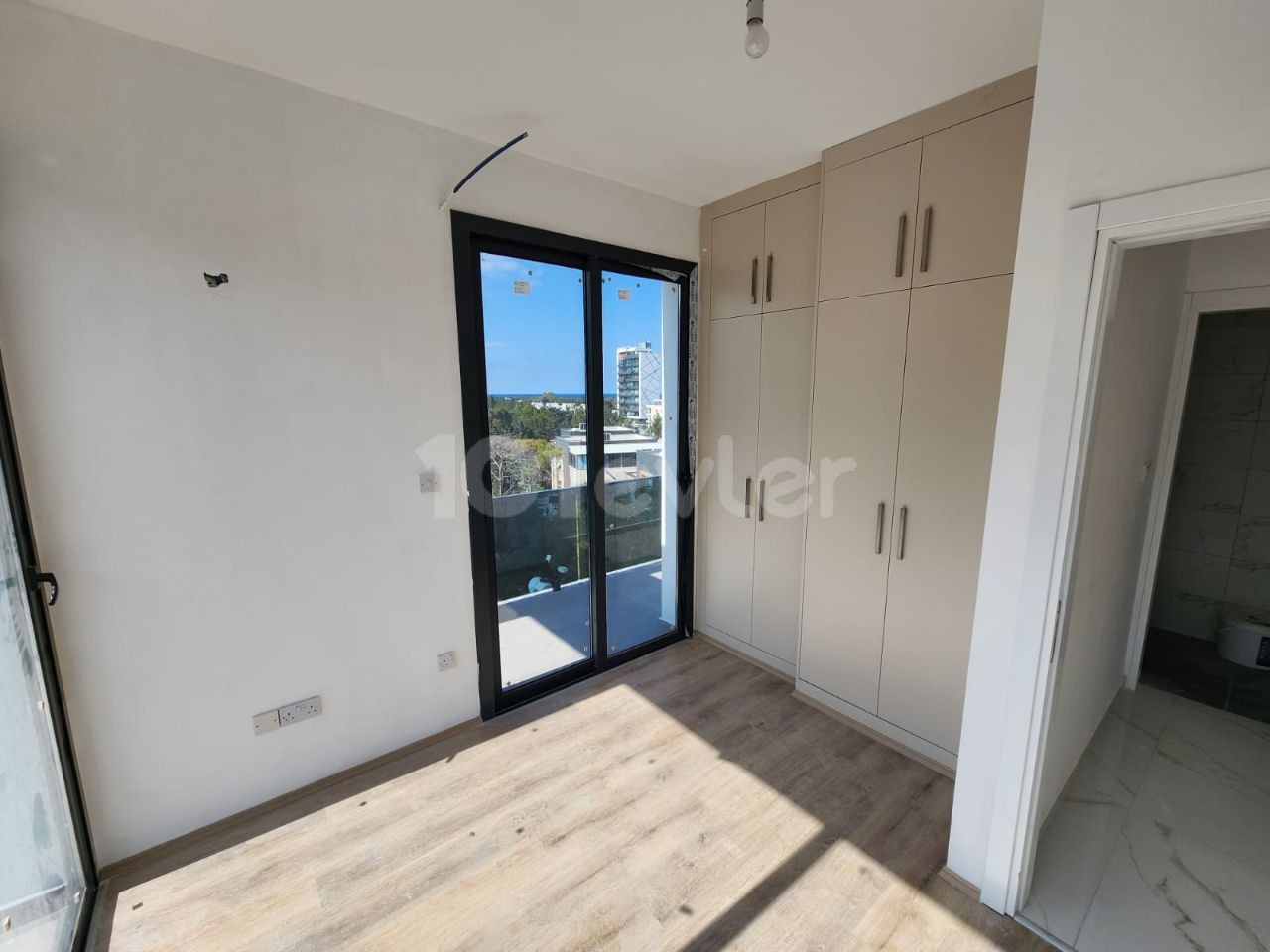 WOHNUNG ZU VERKAUFEN GİRNE CENTER 2+1 PENTHOUSE