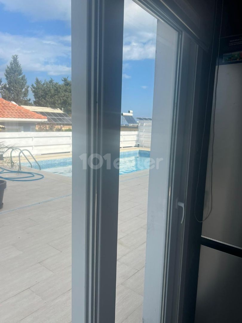 VILLA MIT POOL ZU VERKAUFEN ALSANCAK 3+1