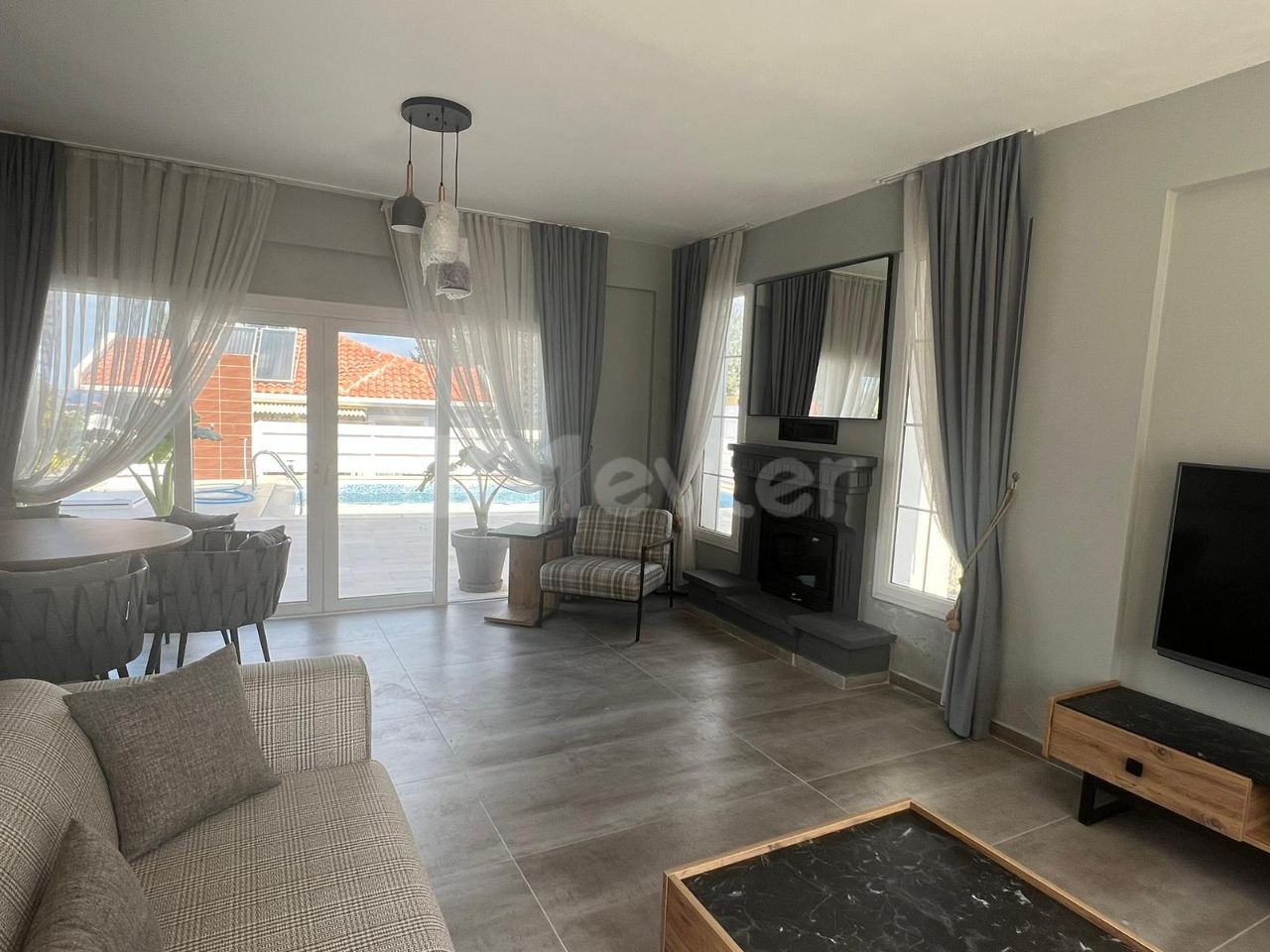 VILLA MIT POOL ZU VERKAUFEN ALSANCAK 3+1