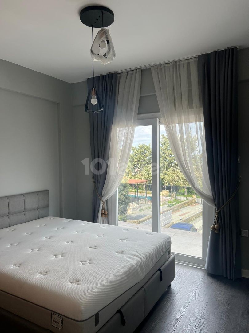 VILLA MIT POOL ZU VERKAUFEN ALSANCAK 3+1