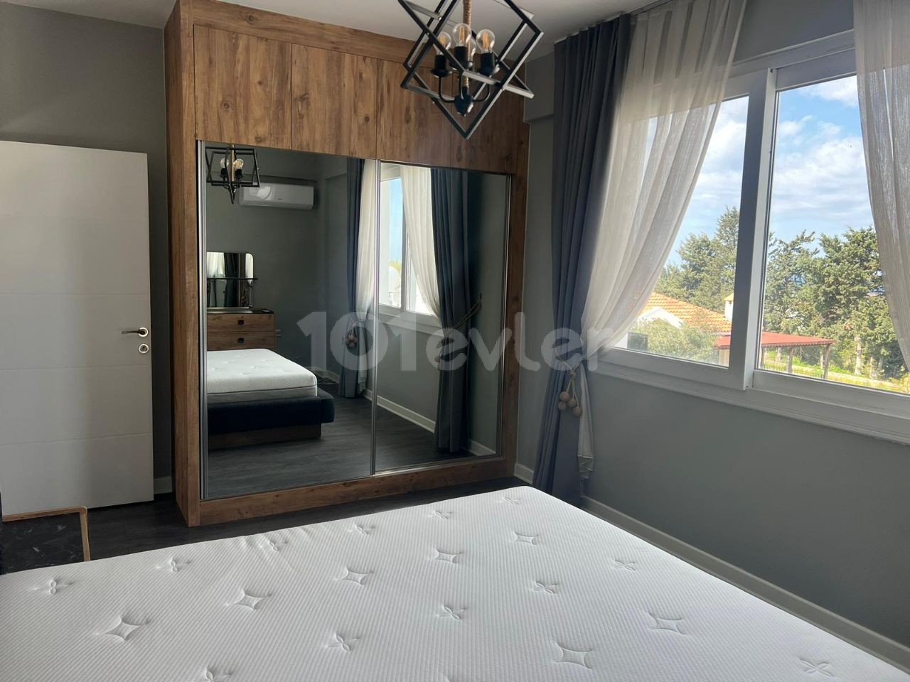 VILLA MIT POOL ZU VERKAUFEN ALSANCAK 3+1