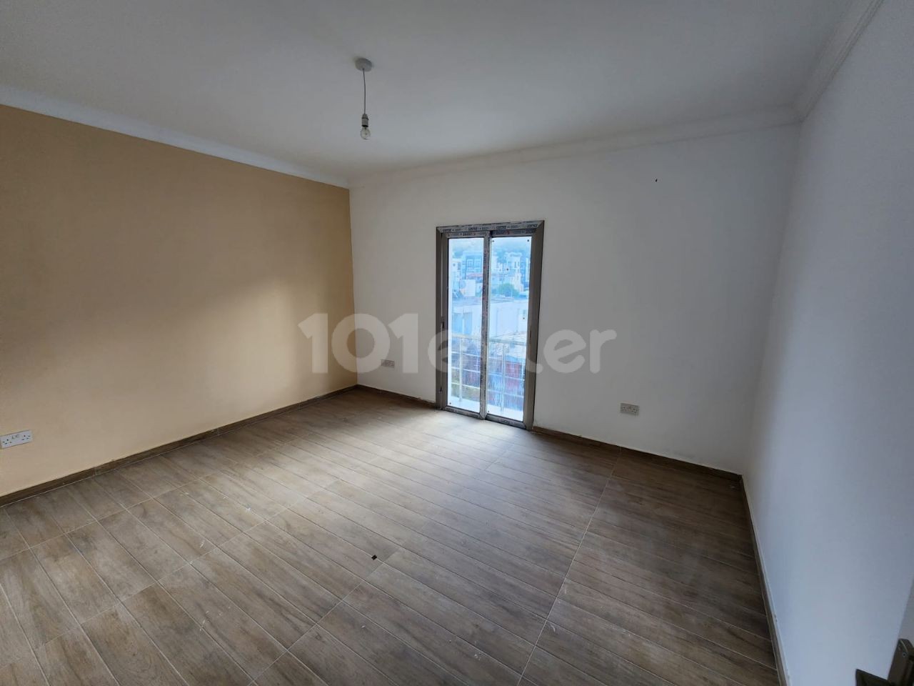 ALSANCAK 3+1 WOHNUNG ZUR MIETE