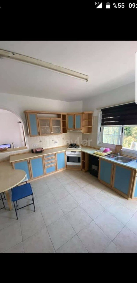 Kyrenia center 3+1 flat for rent