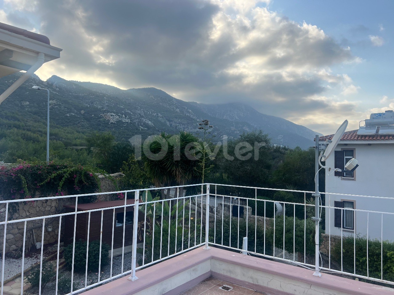 KYRENIA ÇATALKÖY 3+1 MÖBLIERTE VILLA ZU VERMIETEN (061023Ae01)