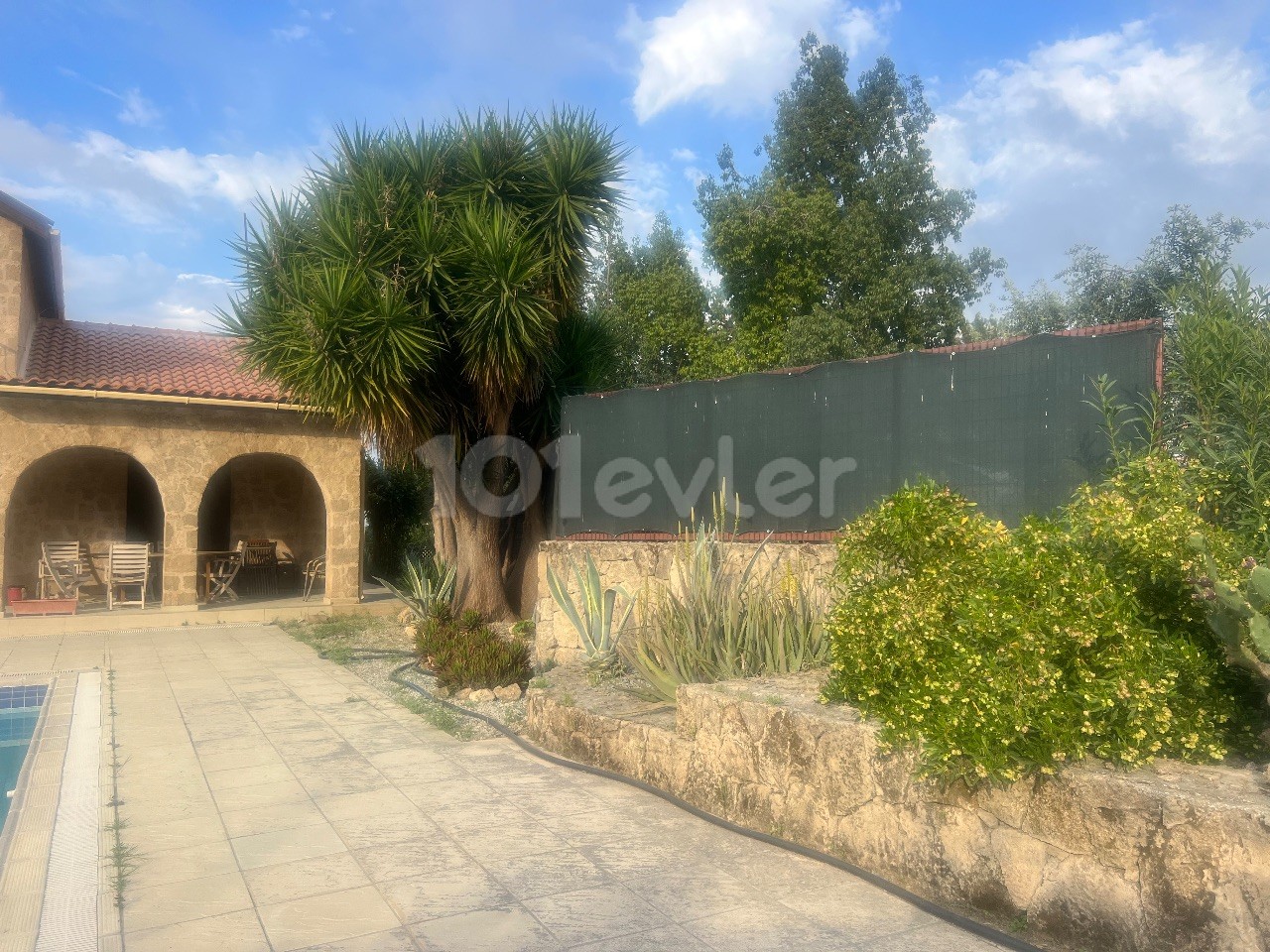 Yesiltepe 3+1 villa for rent with private pool