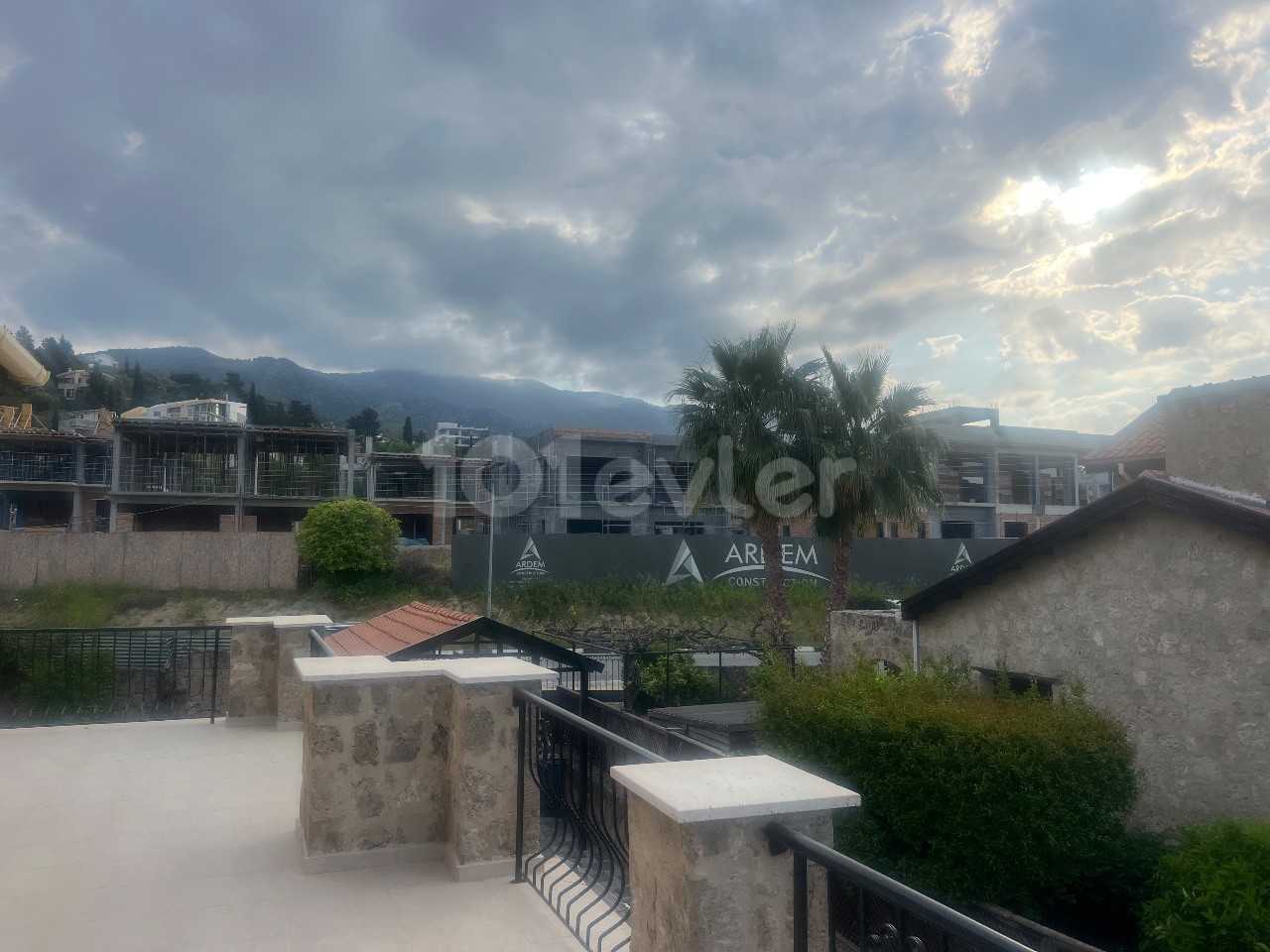 Yesiltepe 3+1 Villa zu vermieten mit privatem Pool