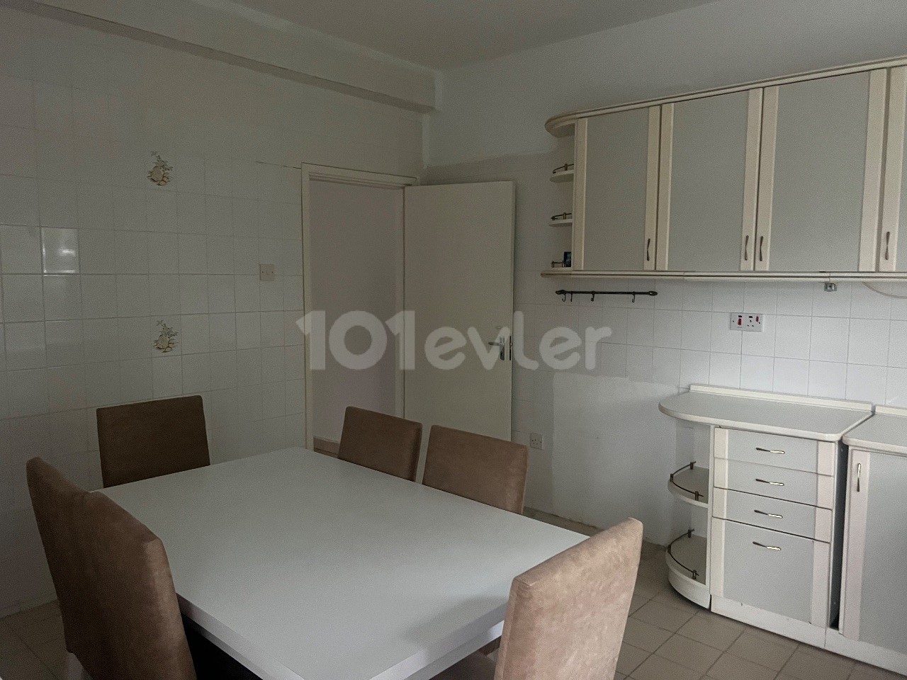 Girne merkez 3+1 kiralık 