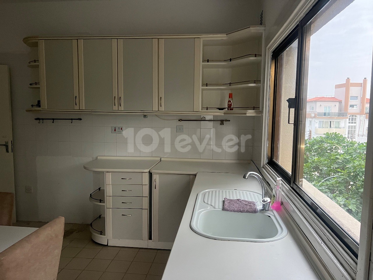 Kyrenia center 3+1 for rent