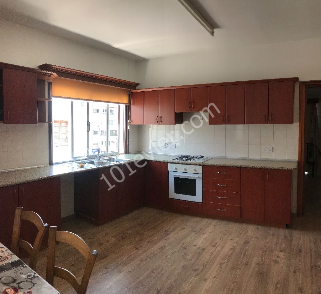 Dereboyu’nda Cadde Üzeri 3+2 Full Eşyalı Çok Bakımlı Daire 