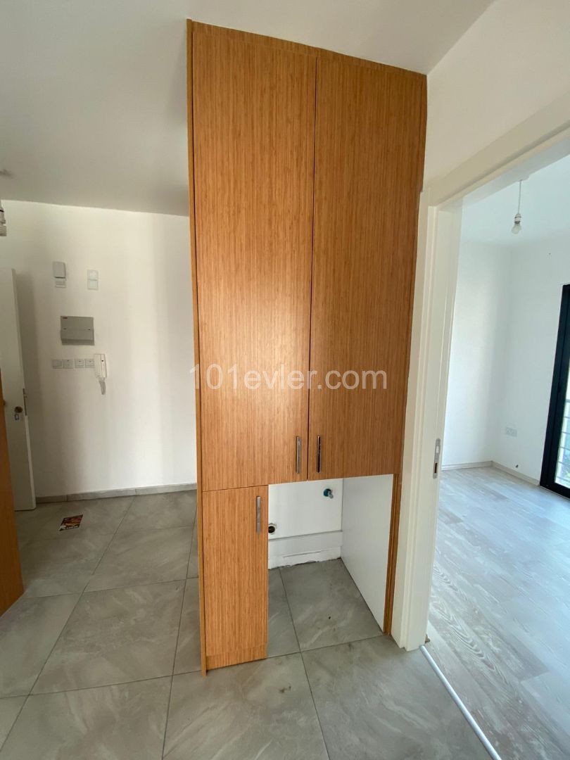 Yenişehir Bölgesinde Kiralık Eşyasız  2+1 Daire 