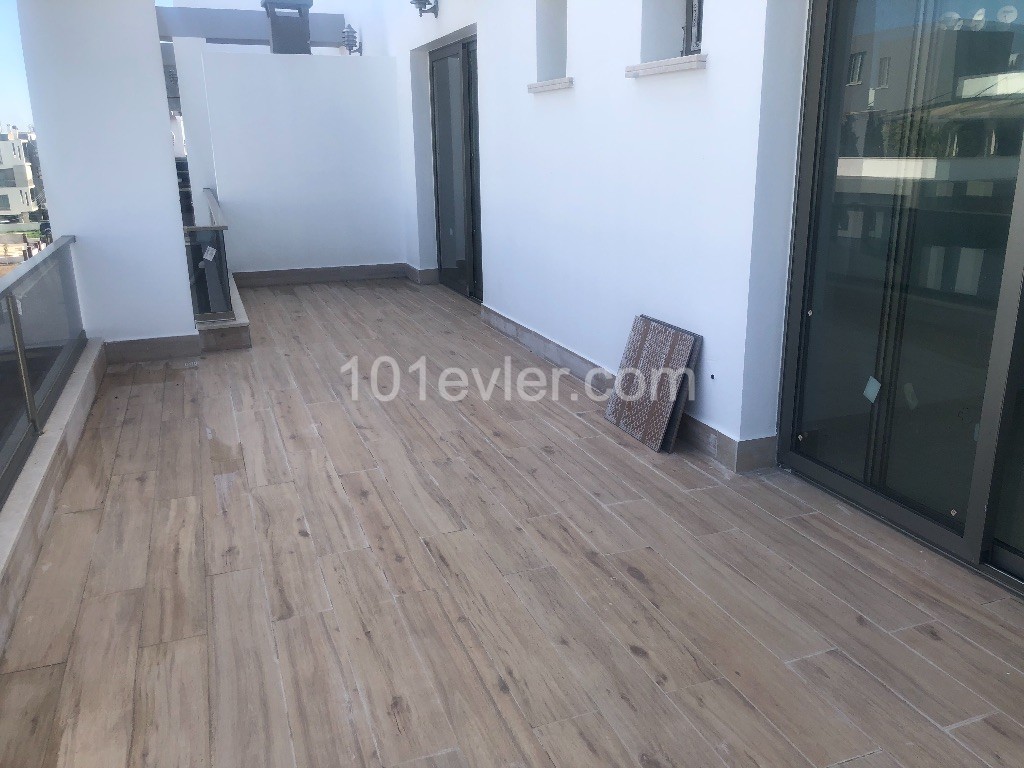 Luxus 2 + 1 Penthouse Zum Verkauf In Nikosia Yenikentte ** 