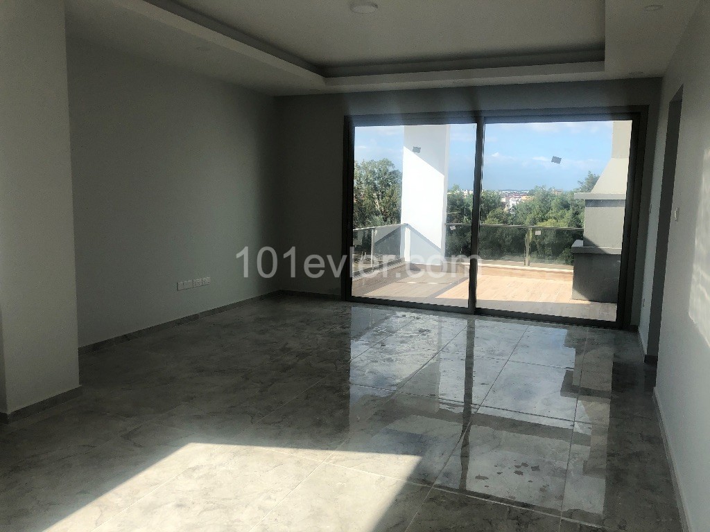 Luxus 2 + 1 Penthouse Zum Verkauf In Nikosia Yenikentte ** 