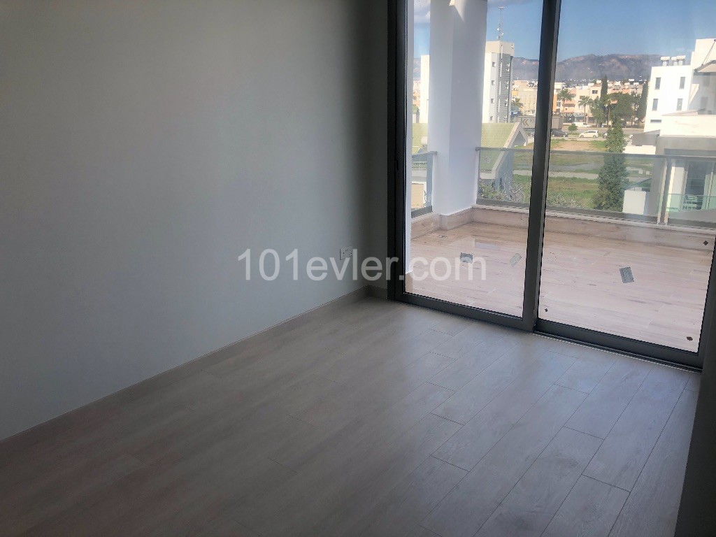 Lefkoşa Yenikentte Satılık Lüks 2+1 Penthouse