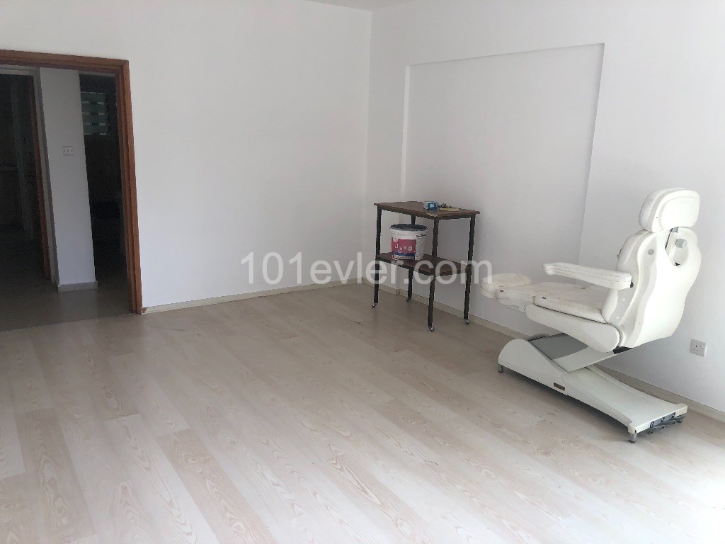 Lefkoşa Köşklüçiftlikte Kiralık 3+1 Ofis/Daire/Klinik