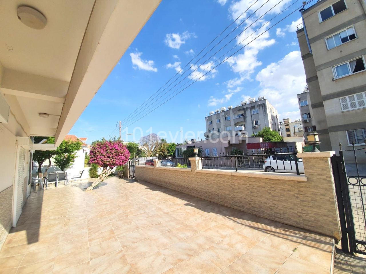 Ground Floor Apartment for Commercial Rent in the Köşklüçiftlik District of Nicosia! ** 