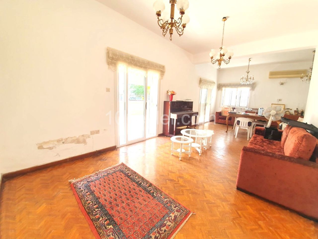 Ground Floor Apartment for Commercial Rent in the Köşklüçiftlik District of Nicosia! ** 