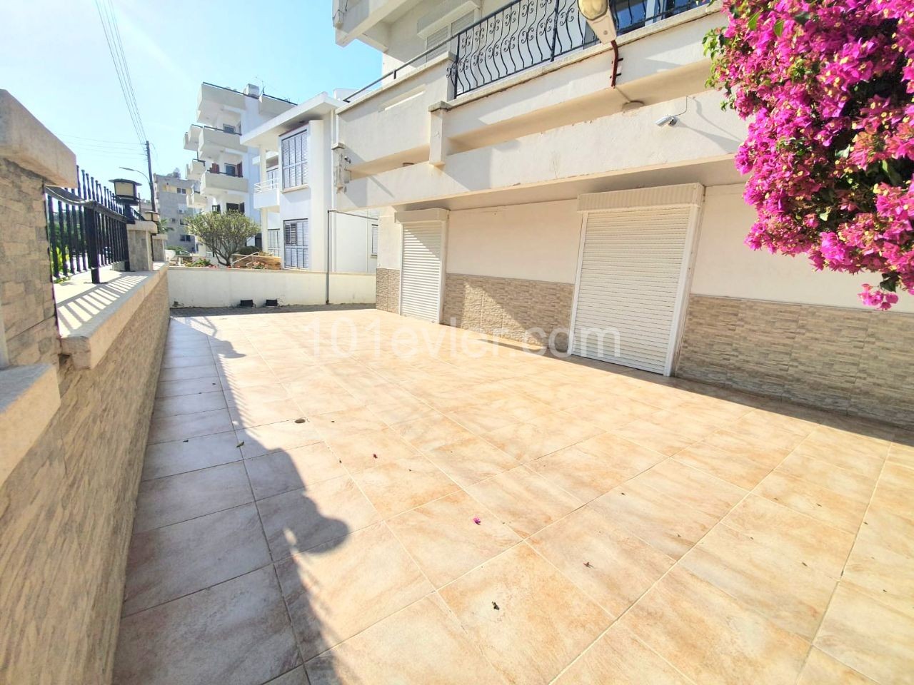 Ground Floor Apartment for Commercial Rent in the Köşklüçiftlik District of Nicosia! ** 