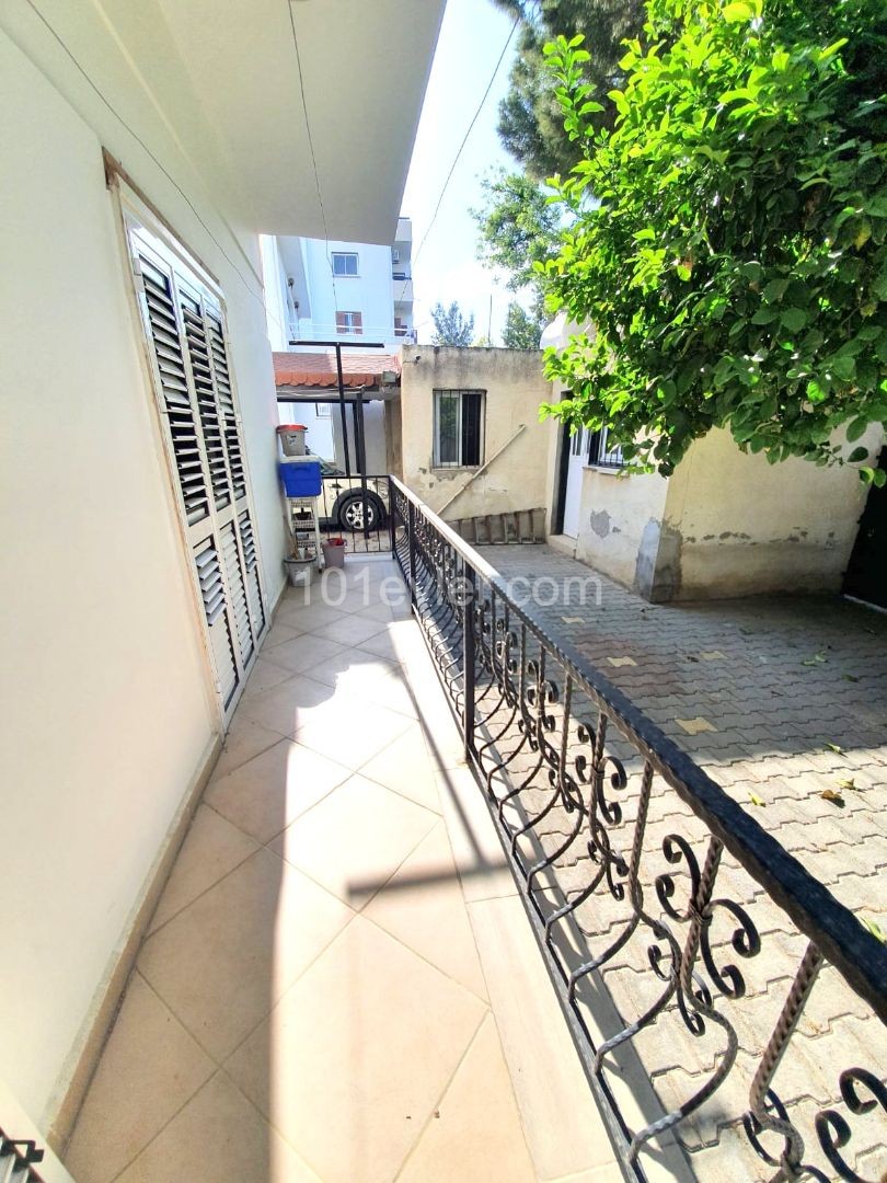 Ground Floor Apartment for Commercial Rent in the Köşklüçiftlik District of Nicosia! ** 