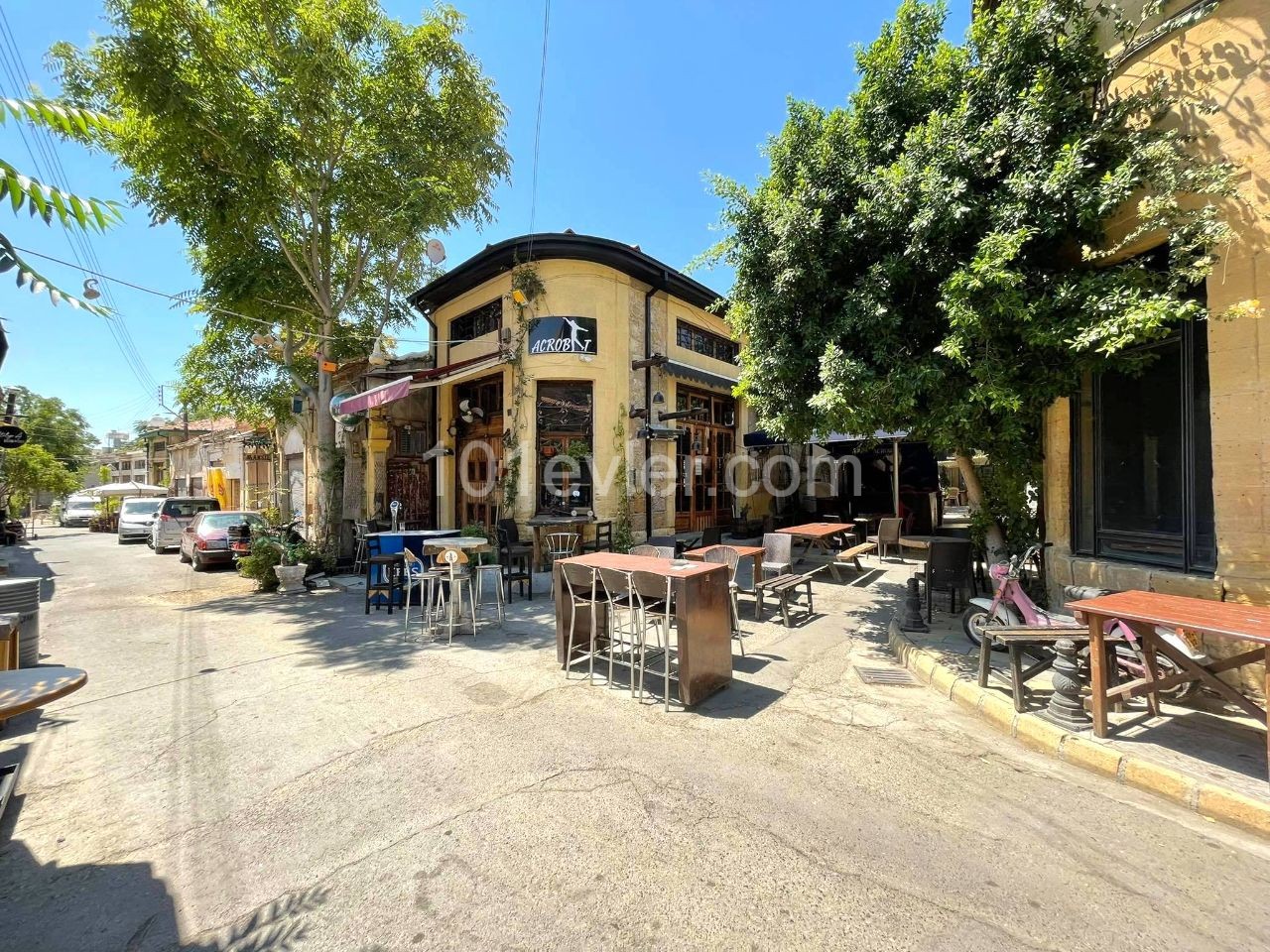 EIN GESCHÄFT ZU VERMIETEN direkt neben Bandabulya und Bedesten in Nikosia Surlariçi, das als Bar und Café genutzt werden kann!