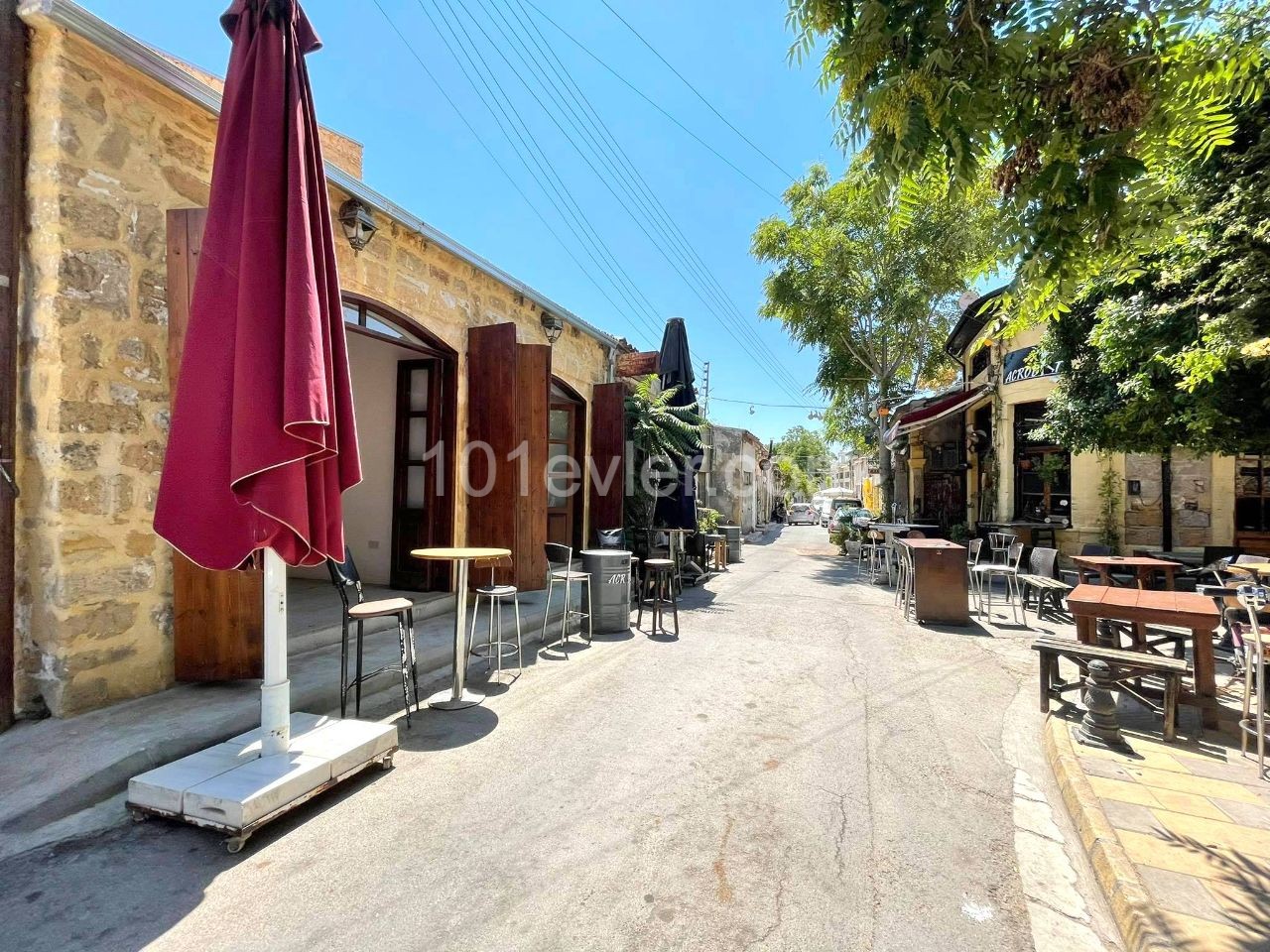 یک مغازه برای اجاره درست در کنار Bandabulya و Bedesten در نیکوزیا Surlariçi، در دسترس برای یک بار و کافه!