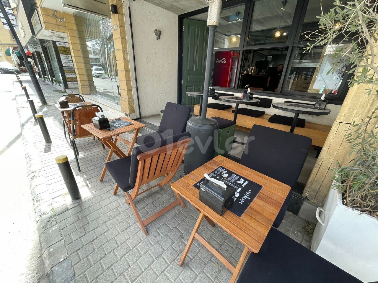 Restaurant & CAFE zu verkaufen mit allen Gegenständen in Nikosia Stadtmauern!! ** 