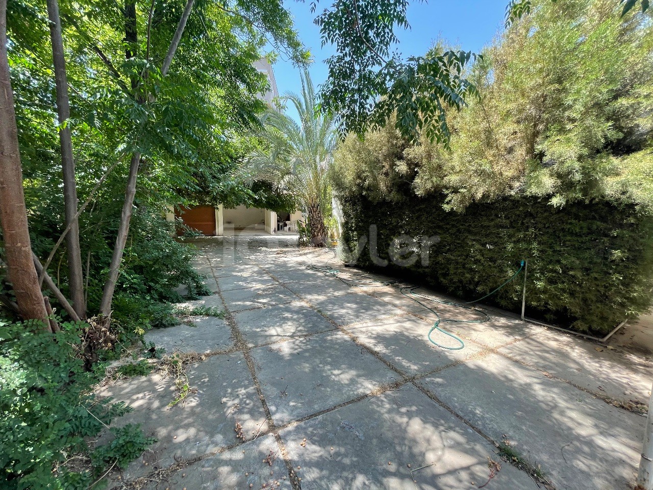 Einfamilienhaus Mit Garten Zur Miete In Einem Pavillon ** 