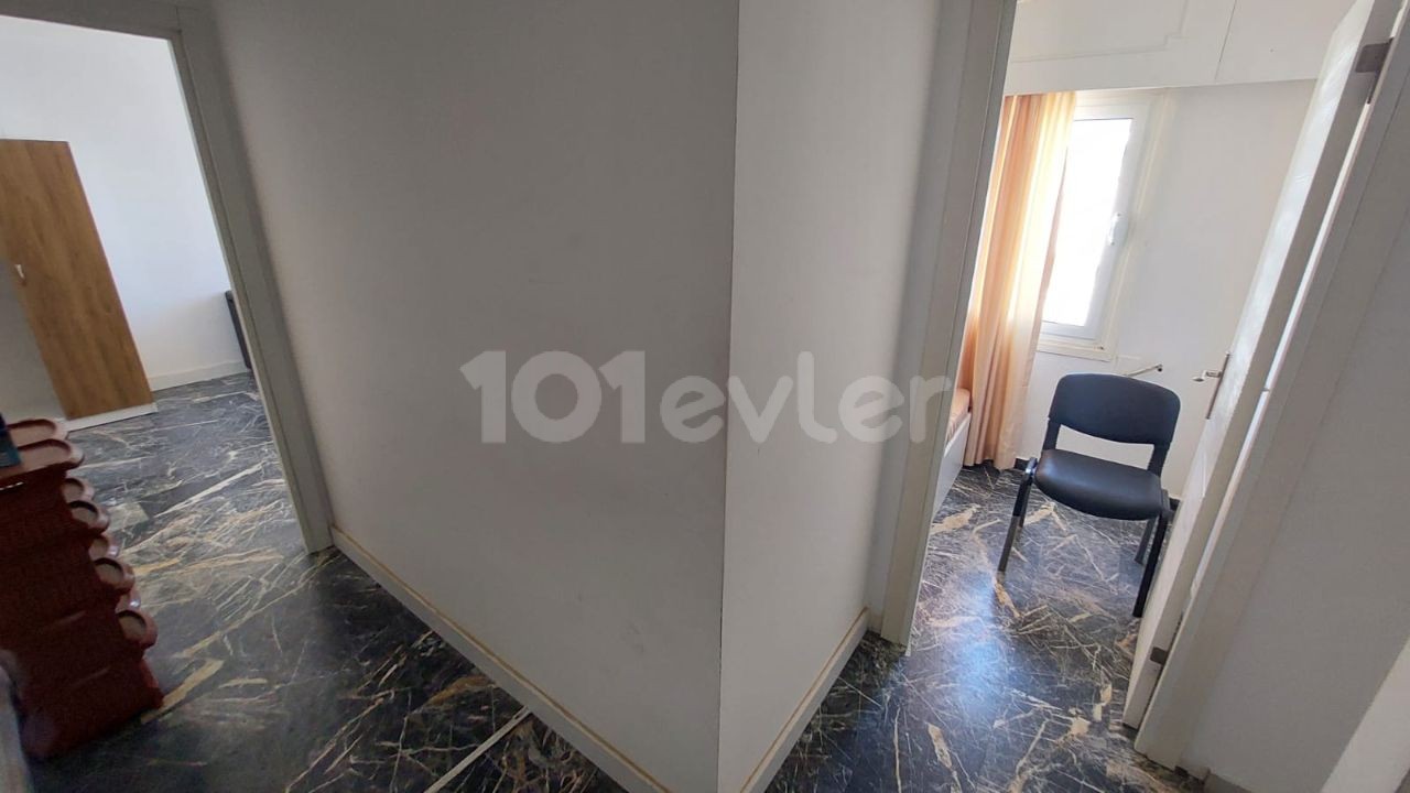 Lefkoşa Merit Otel Yanı Duraklar Önünde Kiralık Daire 