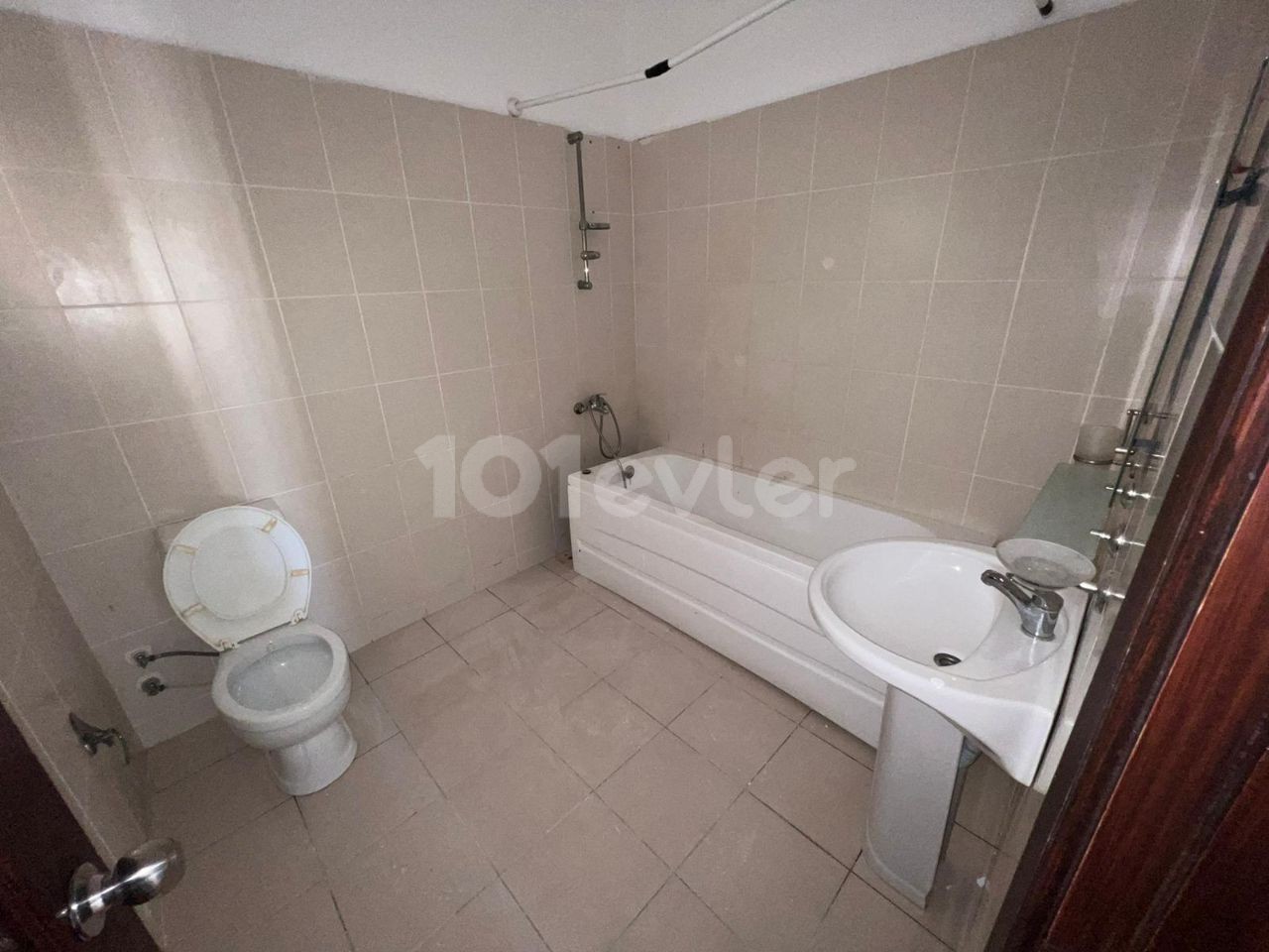 Ground Floor 3 +1 Apartment without Furniture for Rent in Hamitkoy District of Nicosia ** 