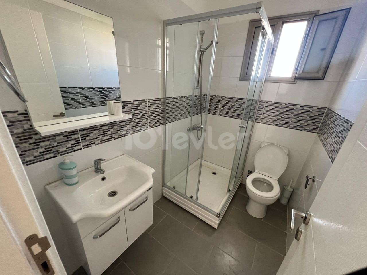 2 + 1 Mast Top 1 For Sale in Nicosia Hamitköy Region. Floor Apartment ** 