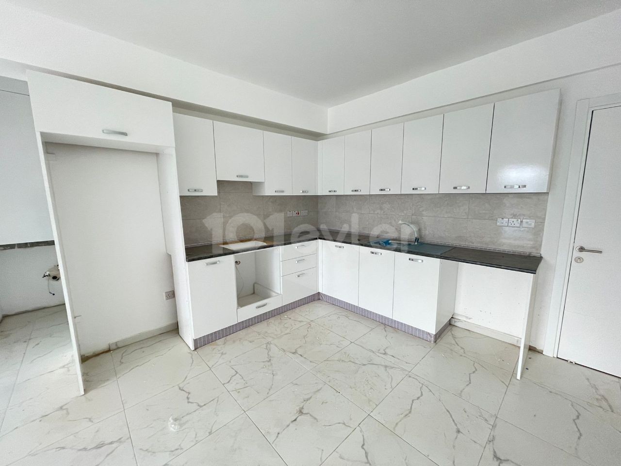 Neu fertiggestellte 2+1 Wohnung im 1. Stock zum VERKAUF in Lefkosa Gönyeli Area!