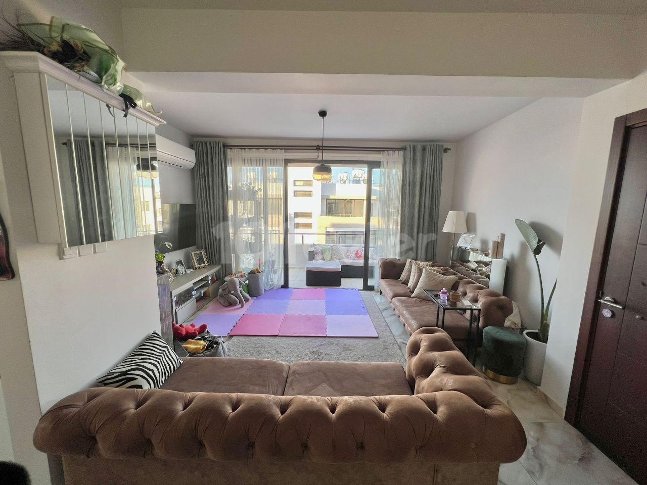 LEFKOŞA K.KAYMAKLI'DA SATILIK EŞYALI 2+1 PENTHOUSE