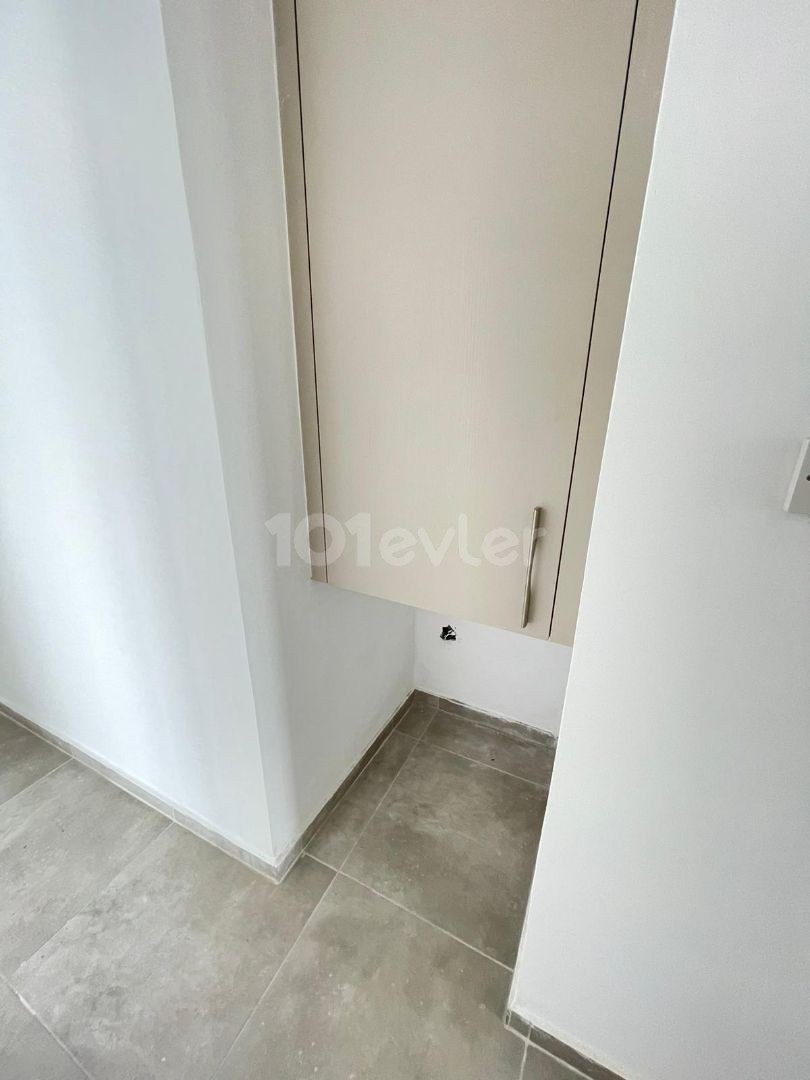 Küçük Kaymaklı Bölgesinde 3 Yatak Odalı En-Suit SATILIK Sıfır Apartman Dairesi!