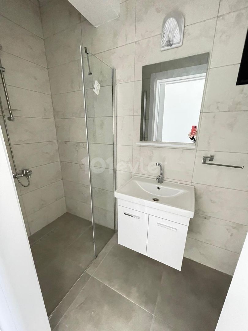 Küçük Kaymaklı Bölgesinde 3 Yatak Odalı En-Suit SATILIK Sıfır Apartman Dairesi!