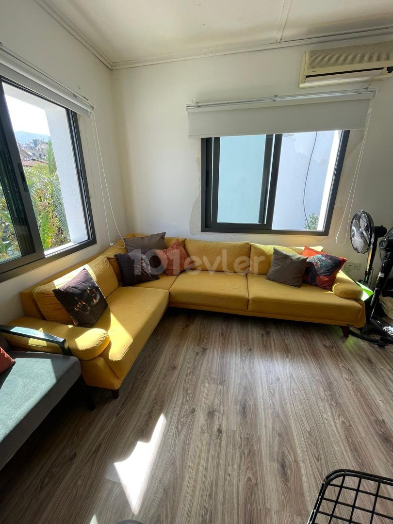 3-Schlafzimmer-Eck-Doppelvilla mit ausgezeichneter Lage im Zentrum von Kyrenia zu verkaufen!