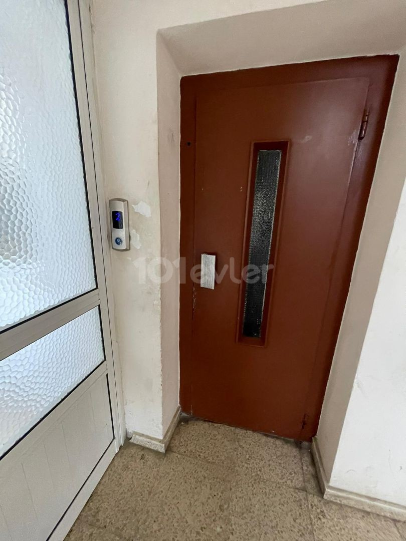 Neu renovierte 3-Zimmer-Wohnung mit Aufzug zum VERKAUF in Nicosia Çağlayan District!