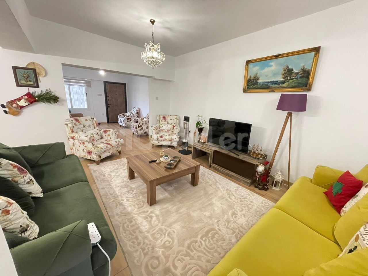 Neu renovierte 3-Zimmer-Wohnung mit Aufzug zum VERKAUF in Nicosia Çağlayan District!