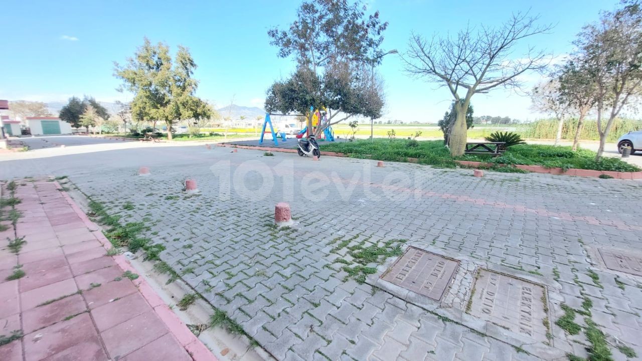 Lefkoşa Balıkesir Bölgesinde Bakımlı Site İçerisinde Satılık Zeminkat Daire 