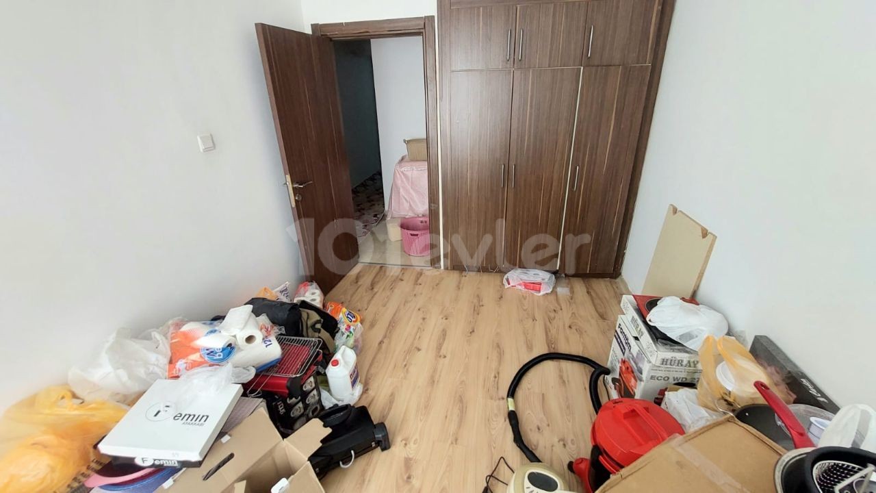 Erdgeschosswohnung zum Verkauf in einem gepflegten Komplex in Nikosia Balıkesir Bezirk 