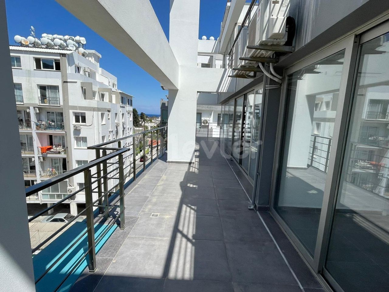 Girne Merkez' de Dağ ve Şehir Manzaralı SATILIK 2+1 Loft Penthouse!