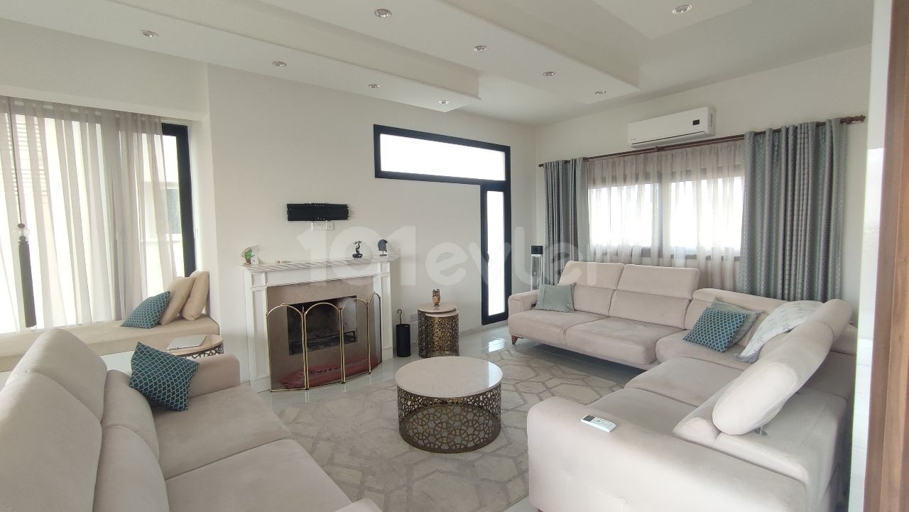 Triplex-Villa mit 5 Schlafzimmern zum Verkauf in Gonyeli, Nikosia