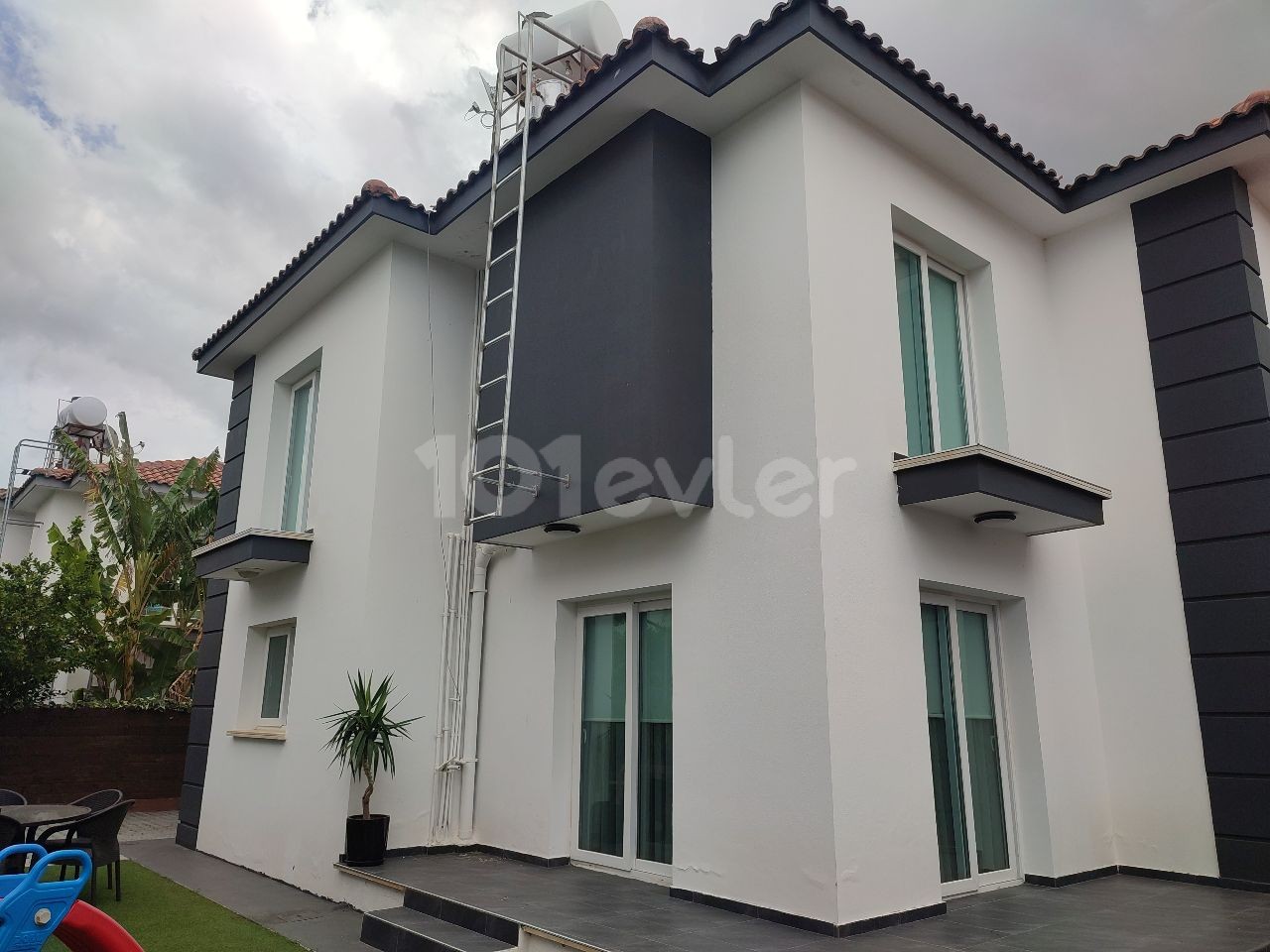 Gönyeli, Lefkoşa'da müstakil, modern dizaynıyla satılık villa